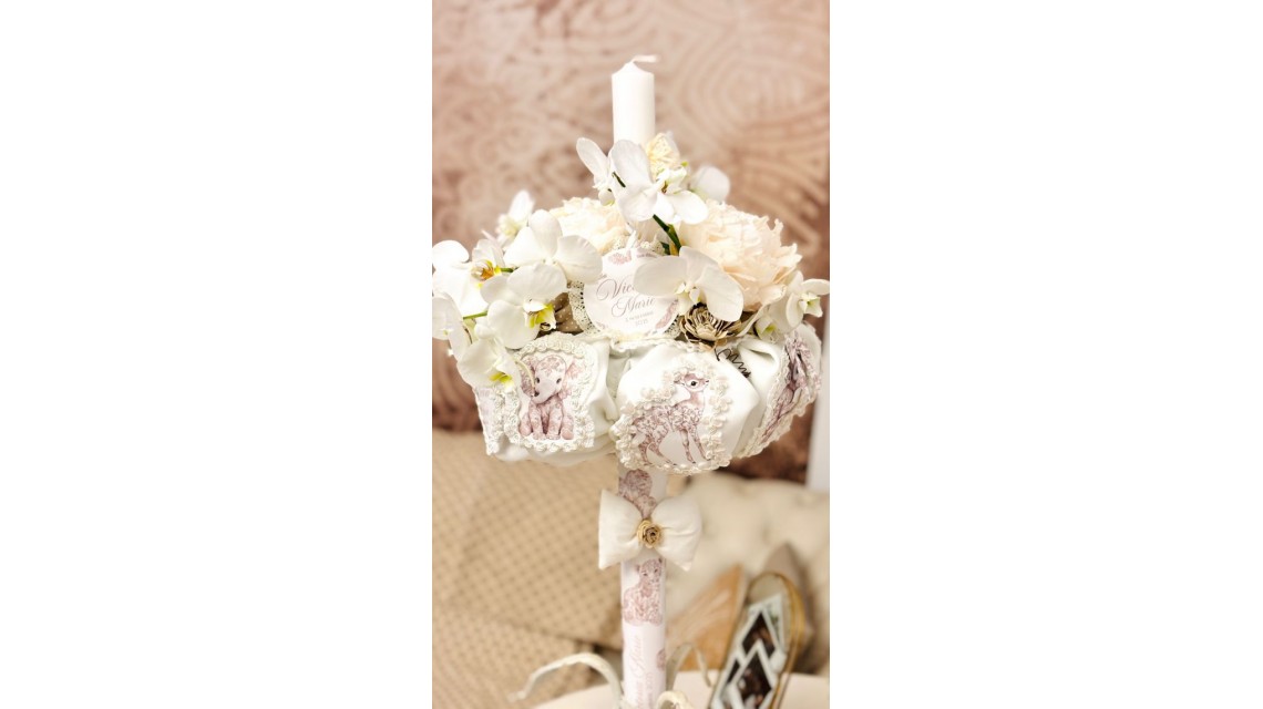 Lumânare botez fete Nude Safari Baby Dior Girl alb cu flori naturale bujori orhidee și accente nude 5